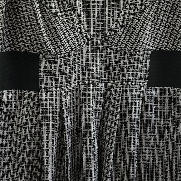 Ricki's Sleeveless Midi Fitted Black & Silver Dress with pockets size 18 - Picture 8 of 8